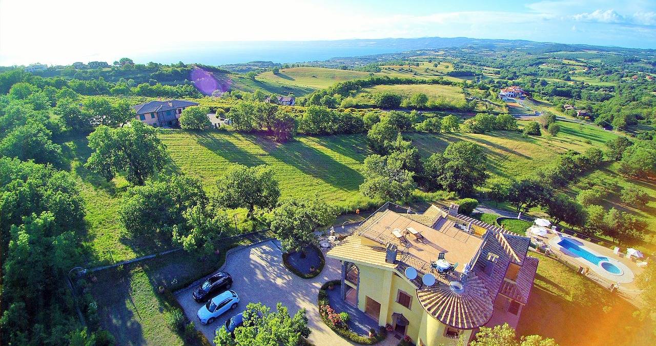 Villa in cima ad una collina con visuale incantevole sul lago di Bolsena in Montefiascone, Provincia di Viterbo