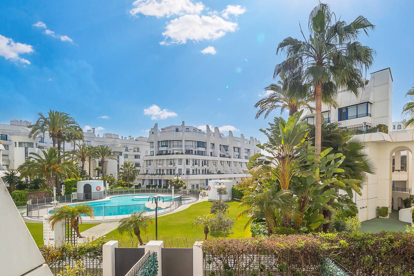 Entire apartment, Marbella pool House Gf55on sea shore in Marbella Centre, Marbella