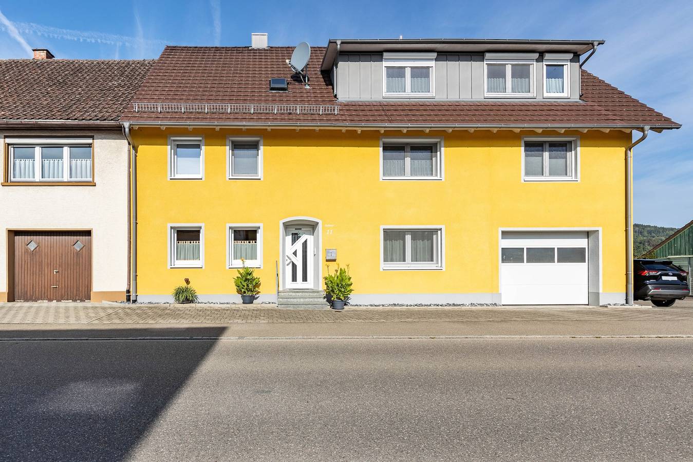 Ganze Wohnung, Ferienwohnung 'Hewenpanorama 2' mit Bergblick, gemeinsamer Terrasse und Wlan in Engen, Hegau