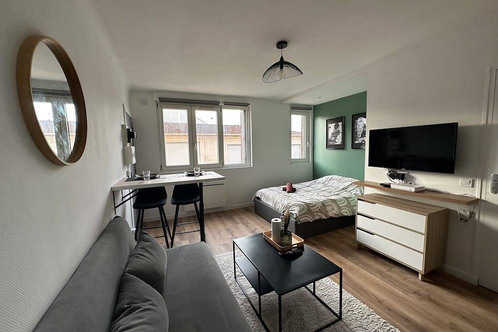 Apartamento entero, Studio 25m2 Rénové Proche Métro - Parking Privé in Maisons-Alfort, Valle del Marne