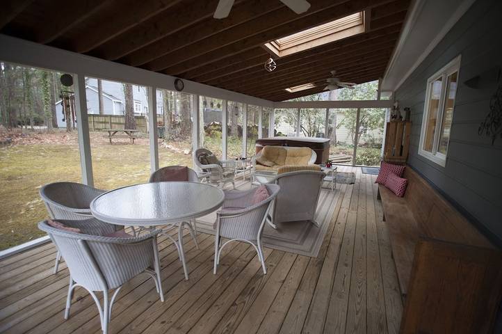 Vacation rental for 10 people, with yard and terrace in Chapel Hill