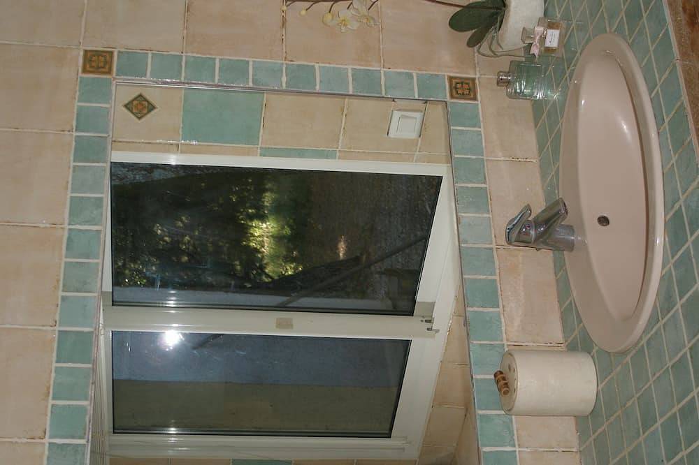 Villa luberon calme + grand piscine in Grambois, Parc naturel régional du Luberon