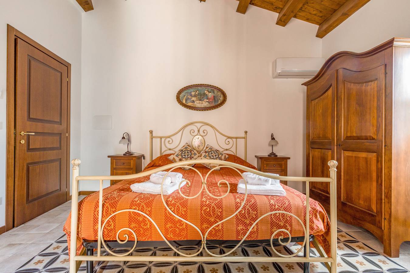 Kamer 'Luna' met uitzicht op de bergen, Wifi en airconditioning in Sant'Angelo di Brolo, Provincie Messina