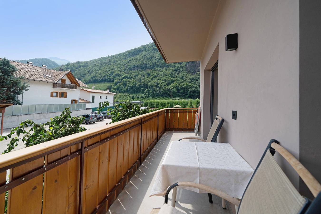 Ganze Wohnung, Ferienwohnung 'Rosalie 4' mit Bergblick, Gemeinschaftspool und Wi-Fi in Niederlana, Lana