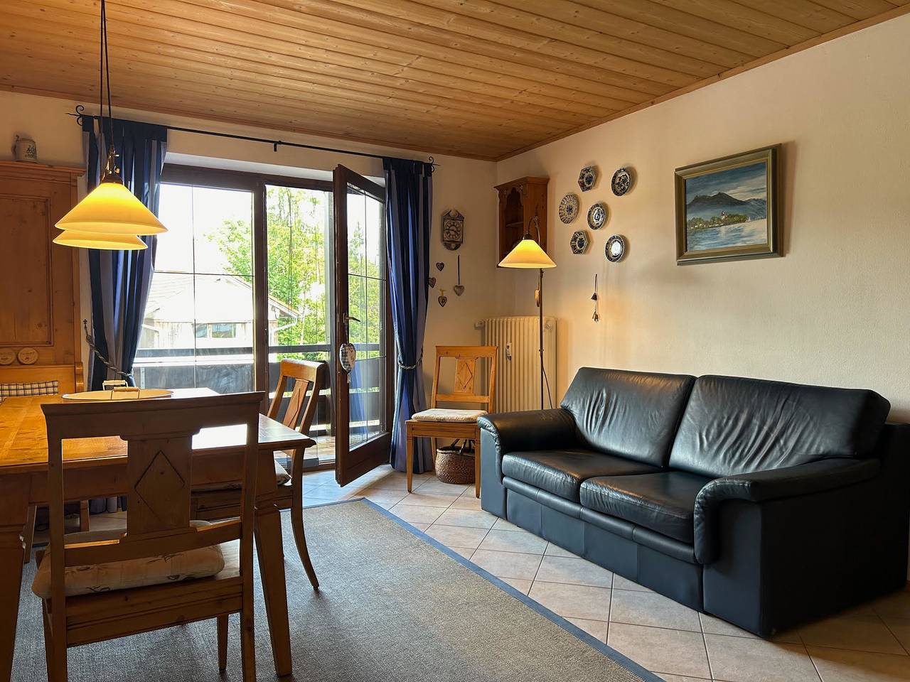 Apartamento vacacional entero, Apartamento de vacaciones para 2 personas con balcón in Chieming, Lago Chiem