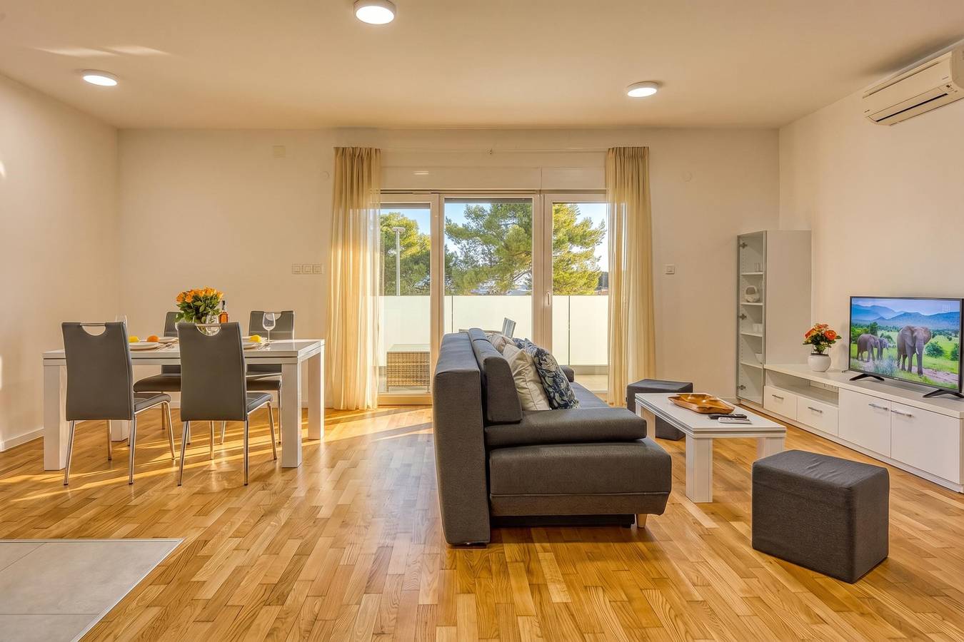 Cijeli apartman, Cikat Bay Modern Apartment /w Balcony in Mali Losinj, Losinj