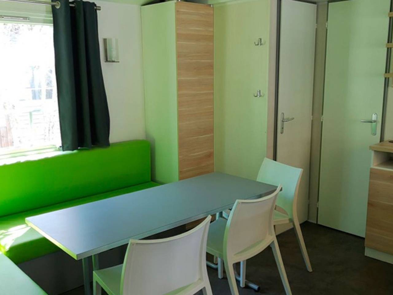 3-Bedroom Mobile Home with Terrace in Collias in Collias, Nimes region