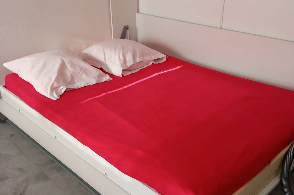 Apartamento entero, Studio 26m2 proche de la mer in Saint-Aygulf, Frejus