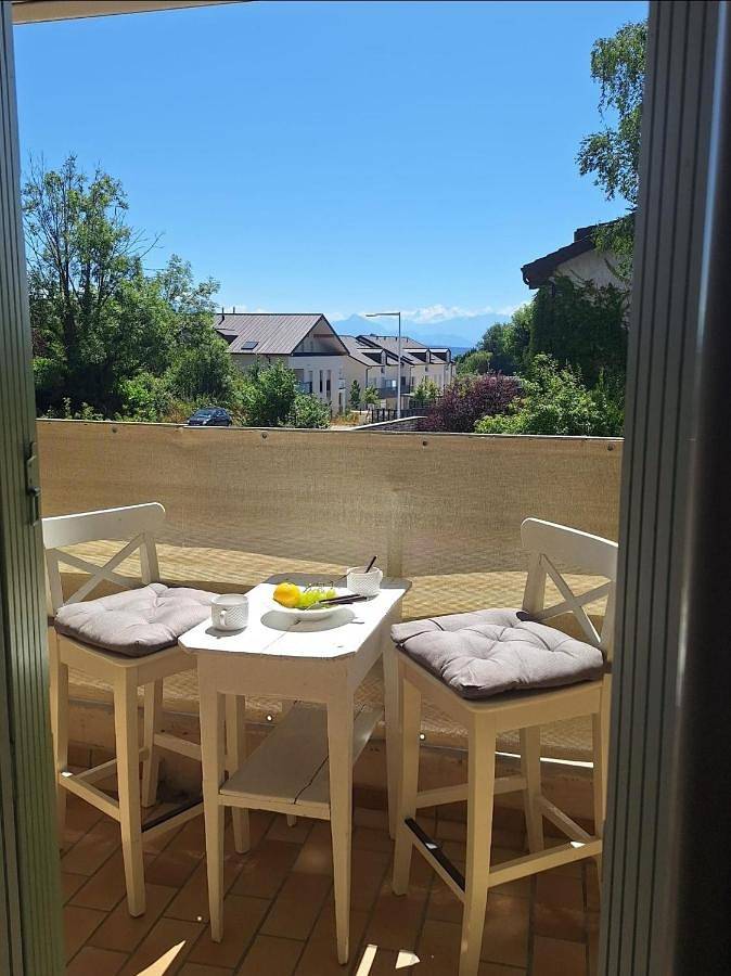 Gîte pour 4 personnes, avec Balcon ainsi que Terrasse et Vue à Ornex