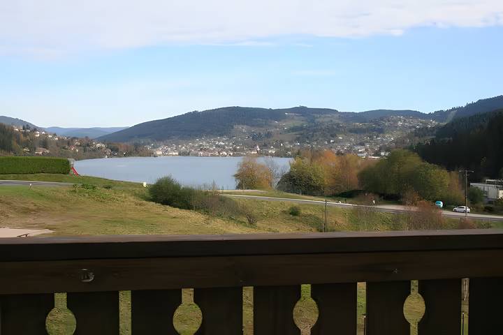 Ferienwohnung für 2 Personen, mit Balkon und Seeblick in Gérardmer