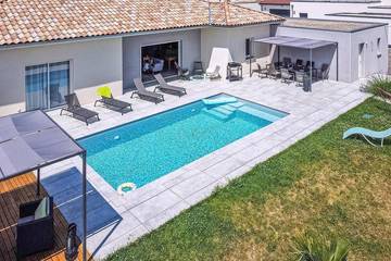 Gîte pour 8 personnes, avec jardin à Pont-Évêque