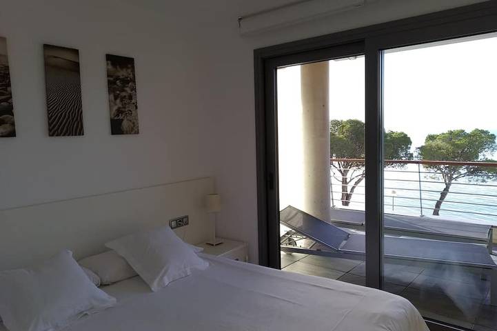 Gîte pour 4 personnes, avec terrasse et piscine dans Platja De Canyelles Petites - 3