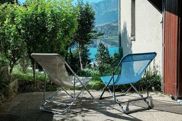 Gîte pour 4 personnes, avec terrasse ainsi que jacuzzi et jardin à Savines-le-Lac