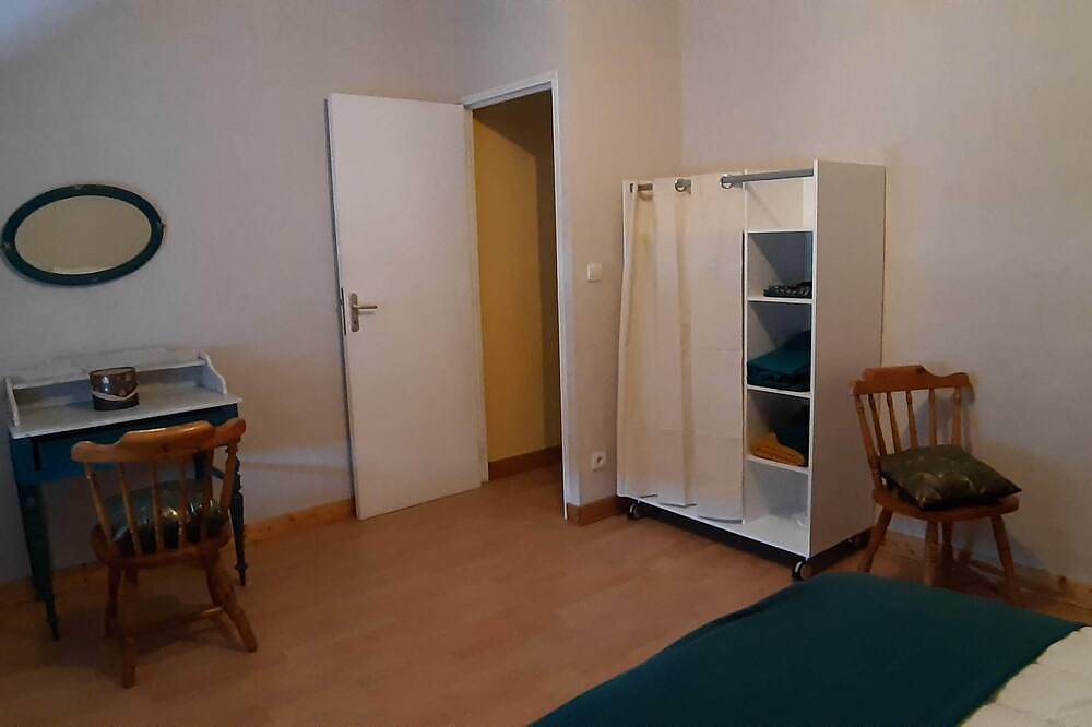 Bourg Center, Furnished Accommodation 4 People, 50 m from the communal pond in Lailly-en-Val, Sologne