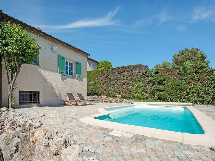 Location de vacances pour 2 personnes, avec Jardin et Piscine à La Roquette-sur-Siagne