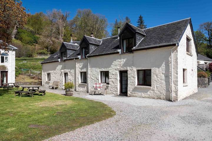 Holiday rental for 8 people, with pool in Scotland