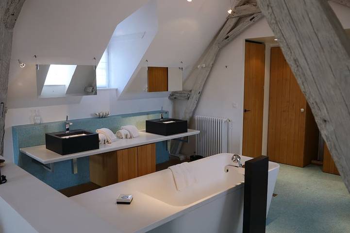 Location de vacances pour 6 personnes, avec terrasse ainsi que piscine et jardin, animaux acceptés à Ambillou - 4