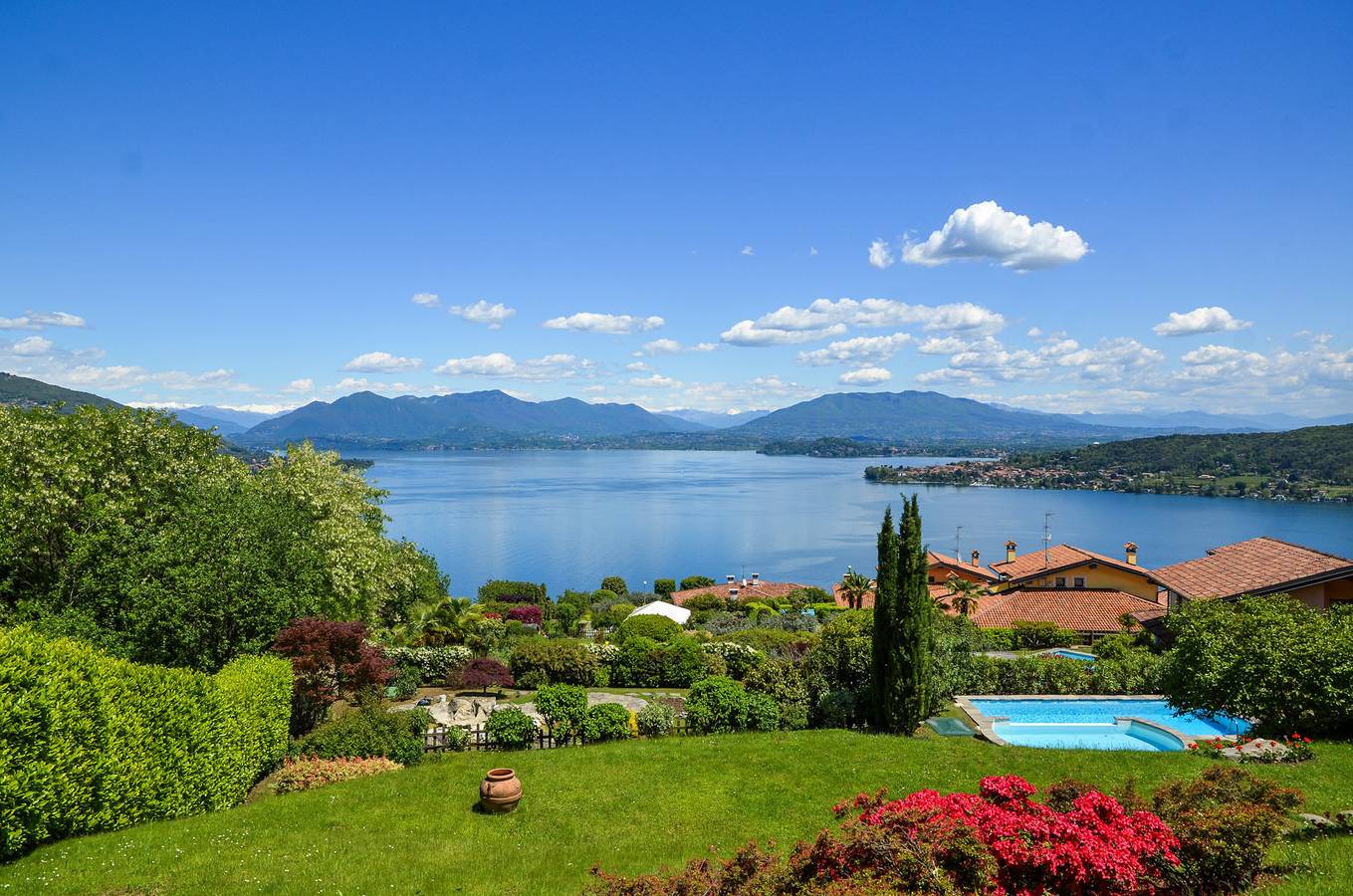 Villa for 8 people with garden in Meina, Comune di Meina