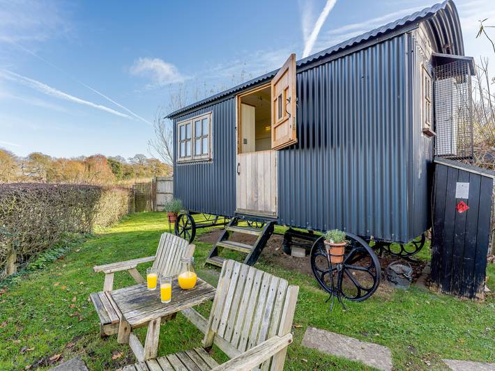 Glamping for 2 people, with garden in West Sussex