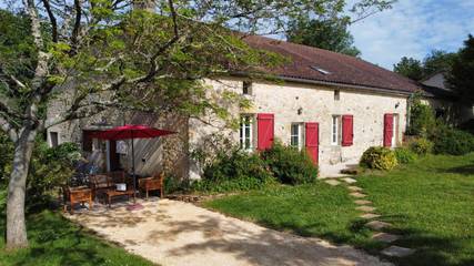 Gîte pour 10 personnes, avec jardin ainsi que vue et piscine à Soturac