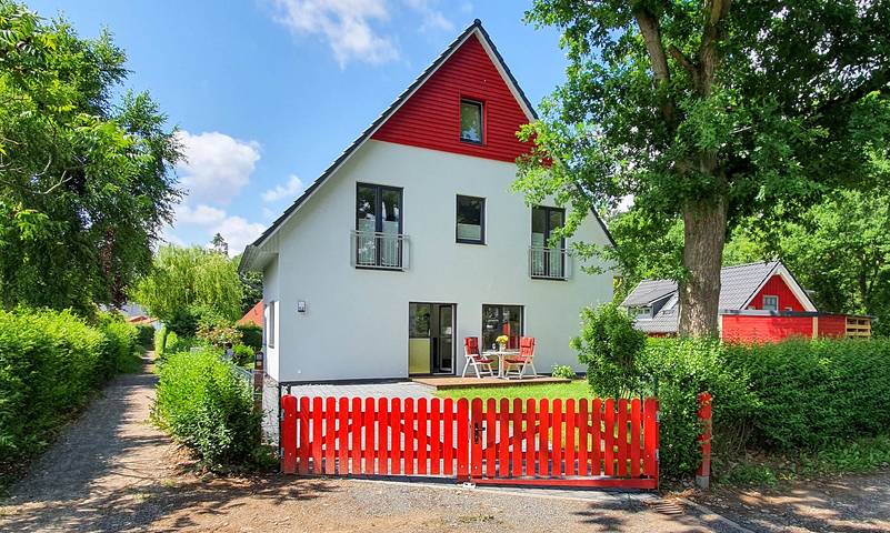 Ferienhaus für 4 Personen, mit Terrasse und Garten sowie Seeblick