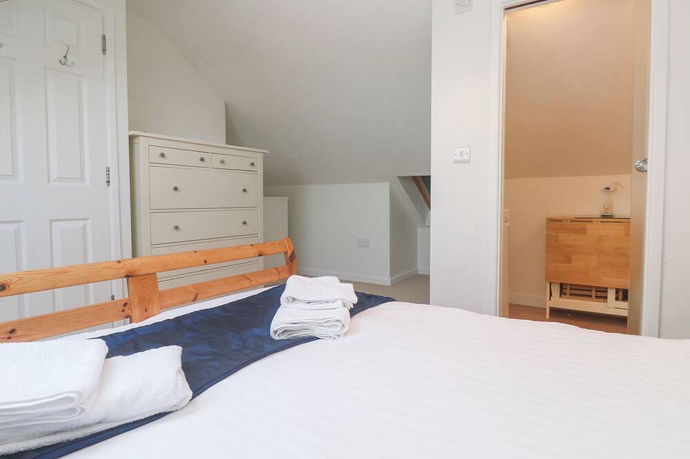 Pilchard Cottage, pet friendly, with a garden in Sennen Cove in Sennen, Cornwall