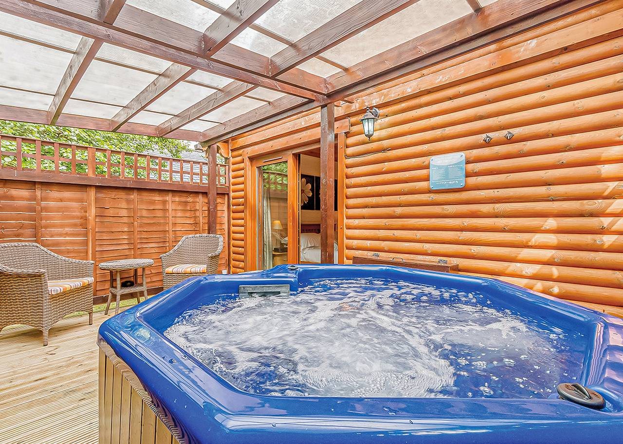 Cobbett Contemporary Premier in Tilford, Surrey