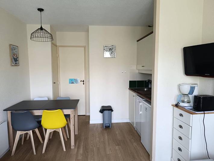 Gîte pour 4 personnes, avec terrasse ainsi que piscine et vue à Argentat - 3