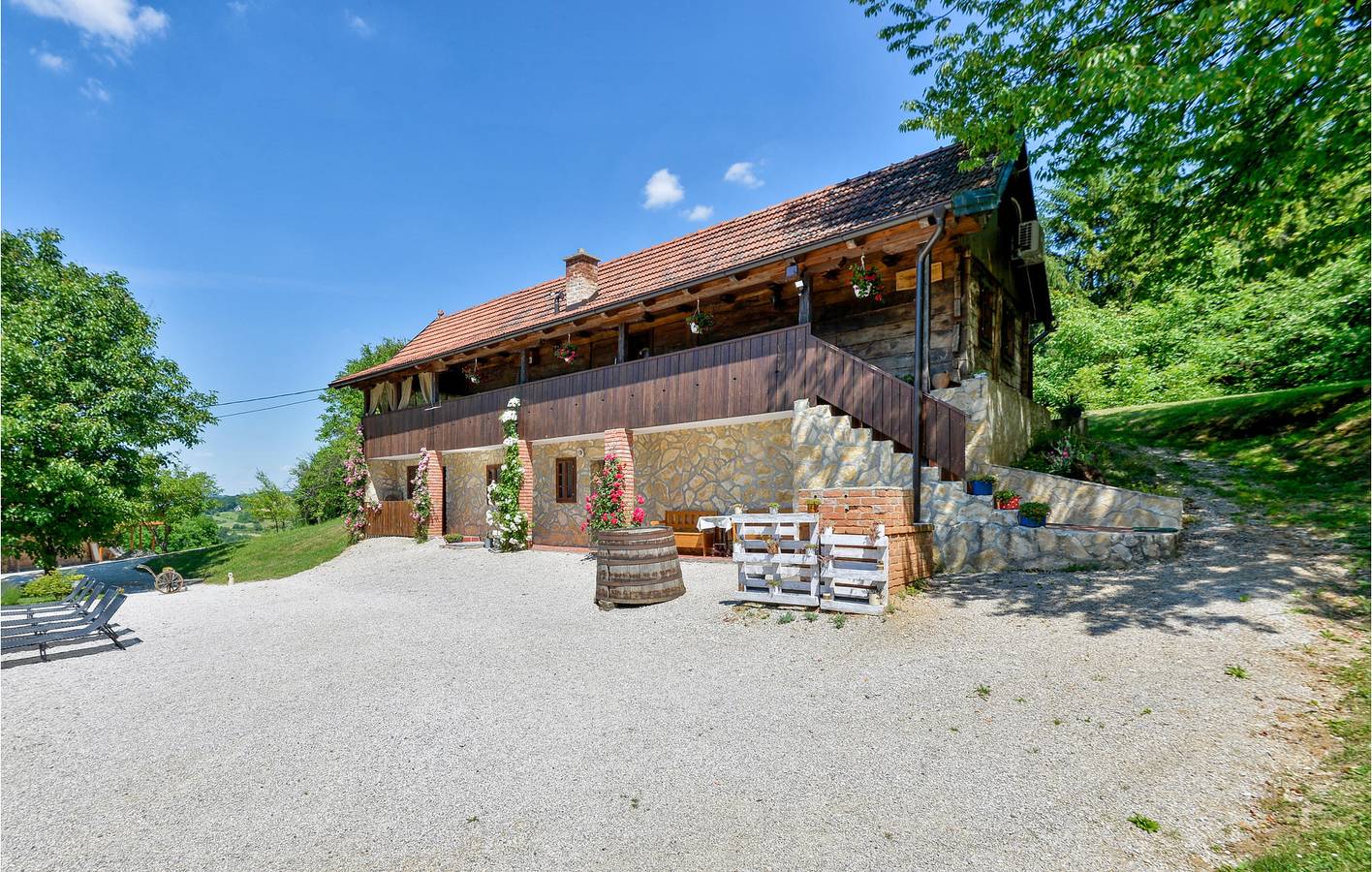 Ferienhaus für 12 Personen mit Terrasse in Varazdin