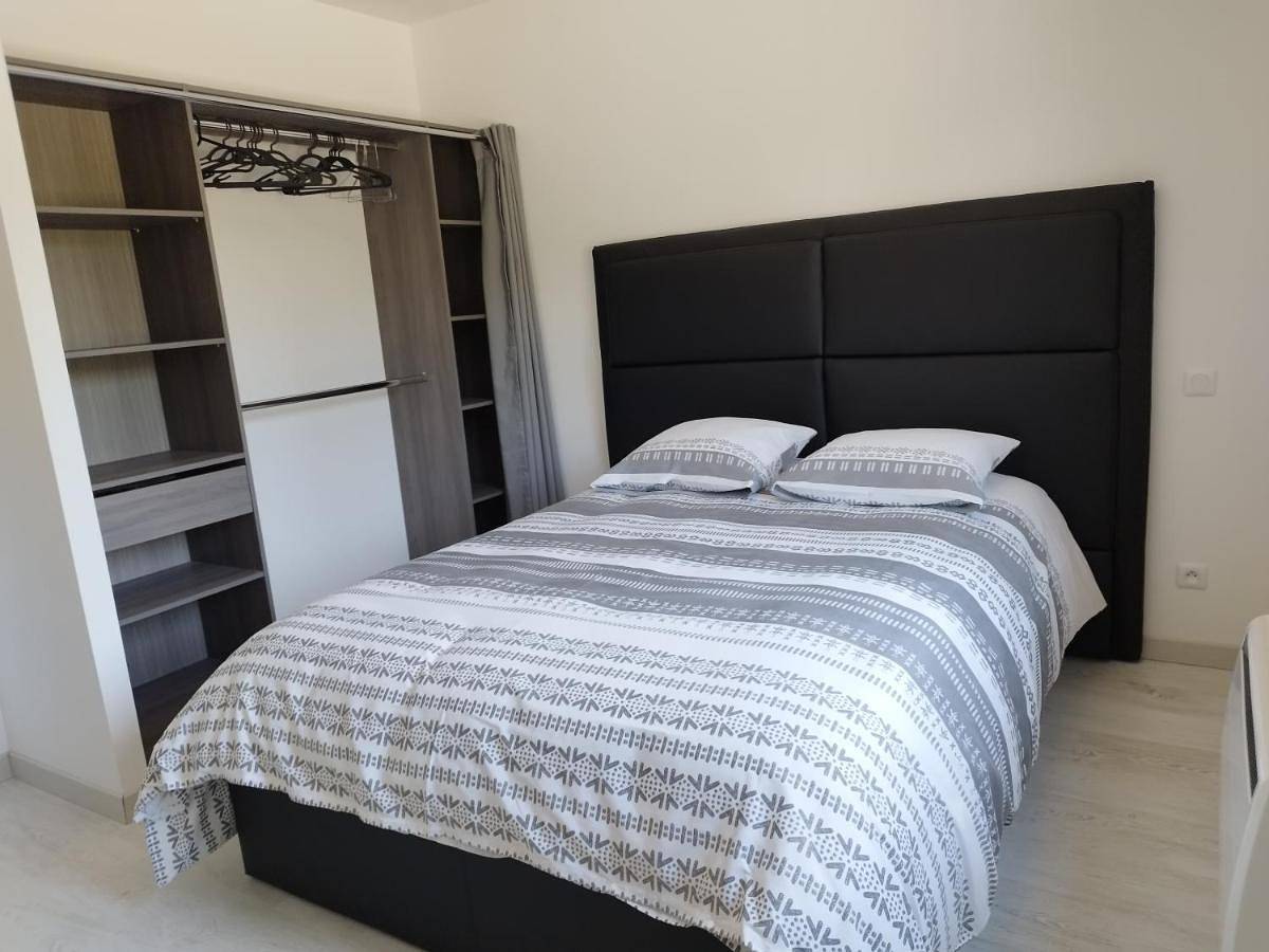 Two-Bedroom House in Vouneuil-sous-Biard, Vienne (France)