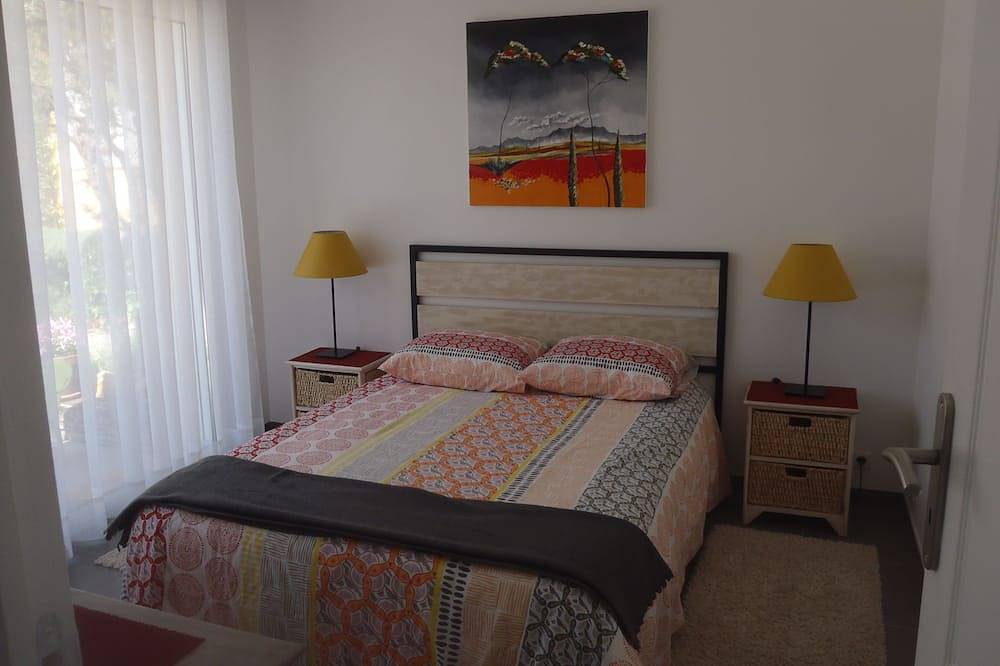 Villa with trees, pool and spa in Sainte-Anastasie-sur-Issole, Brignoles region
