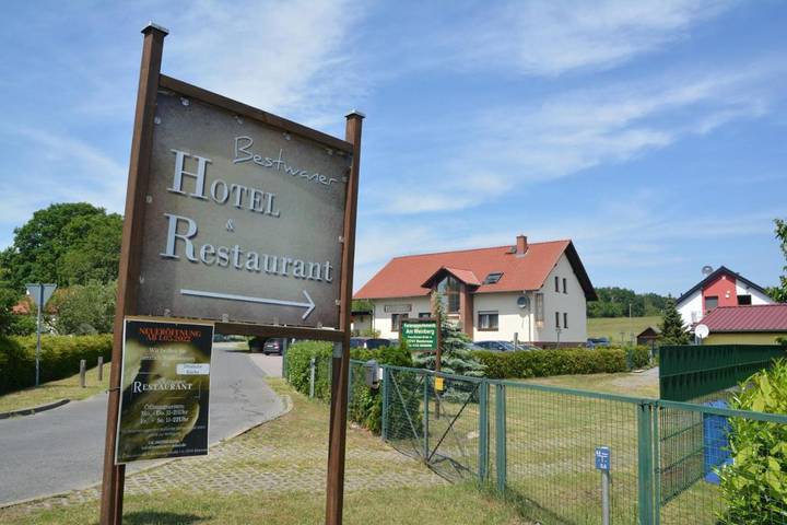 Hotel für 3 Personen, mit Terrasse und Garten in Bestensee - 2