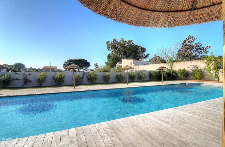 Gîte pour 5 personnes, avec Jacuzzi et Terrasse ainsi que Jardin et Piscine