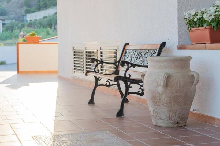 Gîte pour 2 personnes, avec vue ainsi que terrasse et jardin, animaux acceptés à Bova Marina - 2