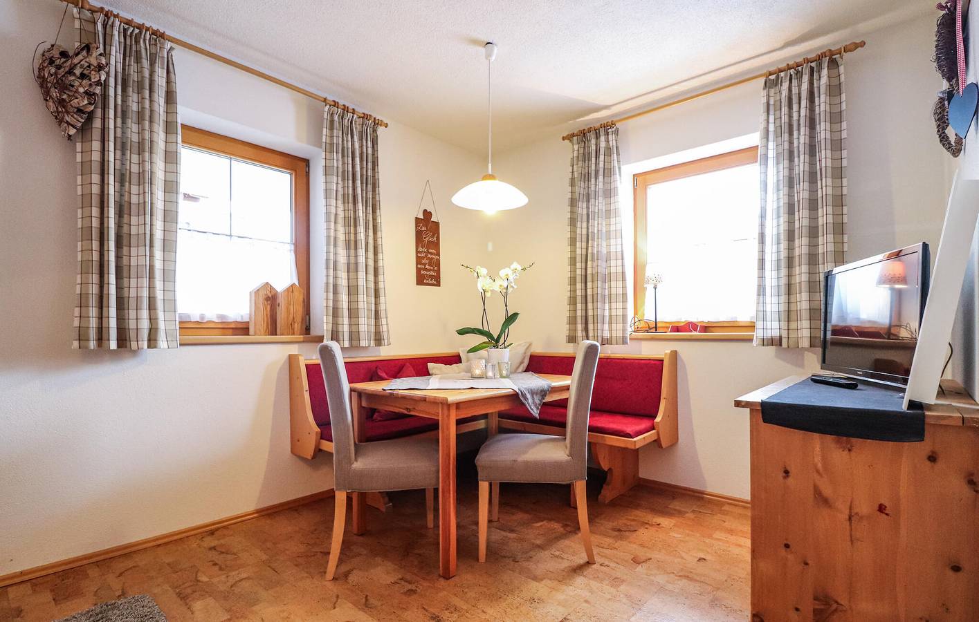 Apartamento de férias inteiro, Apartamento com vista para a montanha, com estacionamento e terraço in Alpbach, Alpes de Kitzbuhel