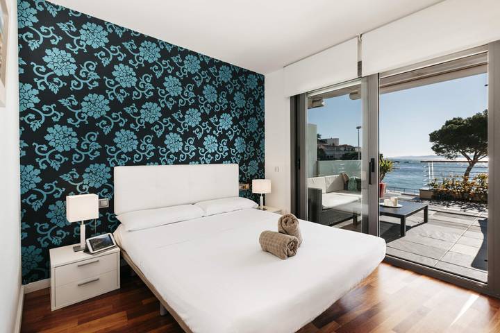 Gîte pour 4 personnes, avec piscine ainsi que terrasse et vue sur l’océan dans Platja De Canyelles Petites - 2