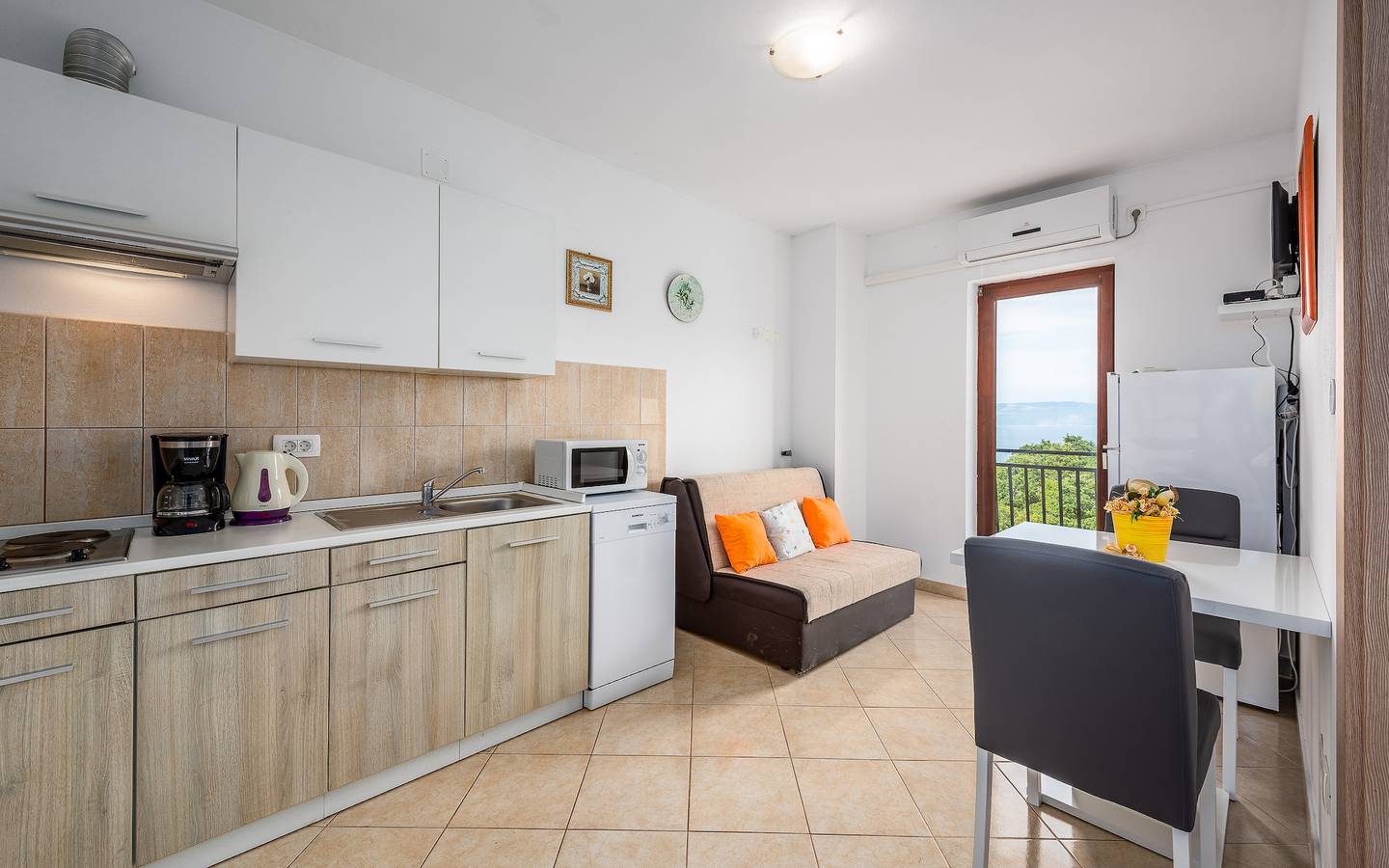 Appartement entier, Appartement de vacances pour 3 personnes avec balcon in Drenje, Côte Est De L'istrie