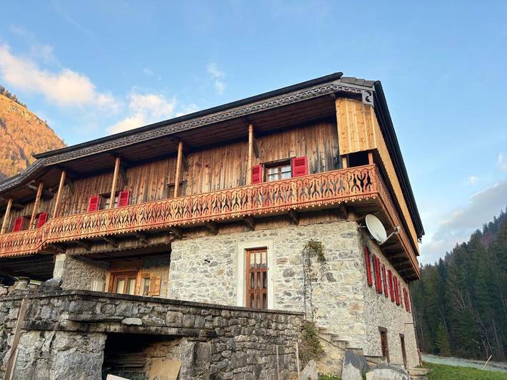 Gîte pour 7 personnes, avec Terrasse ainsi que Jardin et Vue dans Lac de Montriond