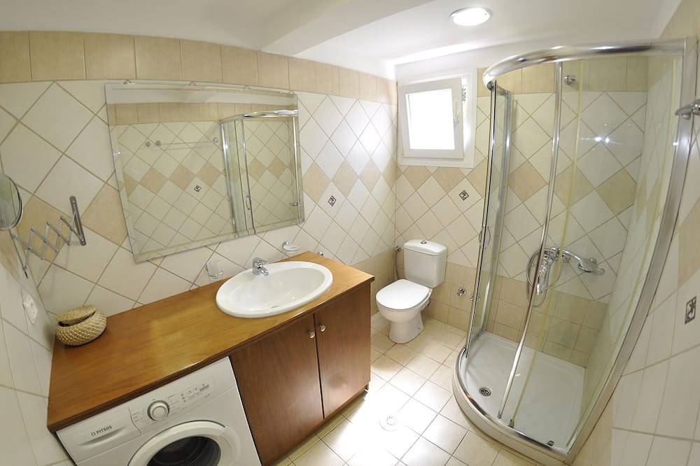 Ein schönes Haus 350 m vom Meer entfernt in Agios Georgios, Korfu