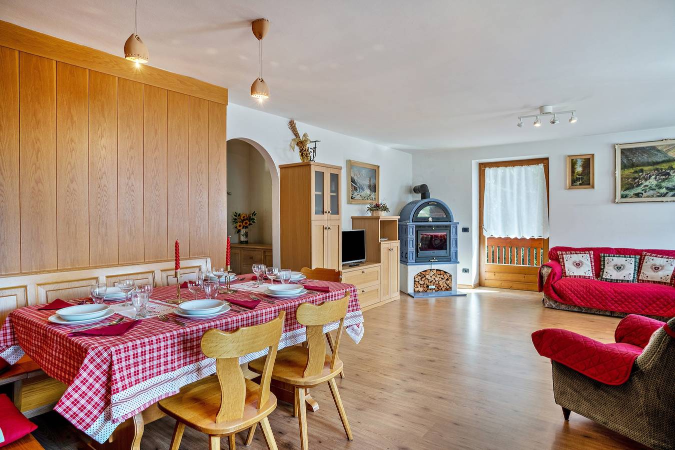 Ferienhaus 'Magda' mit Bergblick, privatem Garten und Balkon in Tesero, Fleimstaler Alpen