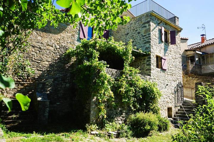 Location de vacances pour 10 personnes, avec jardin ainsi que balcon et vue dans La Bastide-Pradines