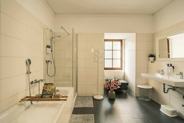 Ganze Wohnung, Rhein Haven - 125m² Wohlfühl-Appartement, Ideal für Familien & Teams + Parkplatz in Frechen, Rhein-Erft-Kreis