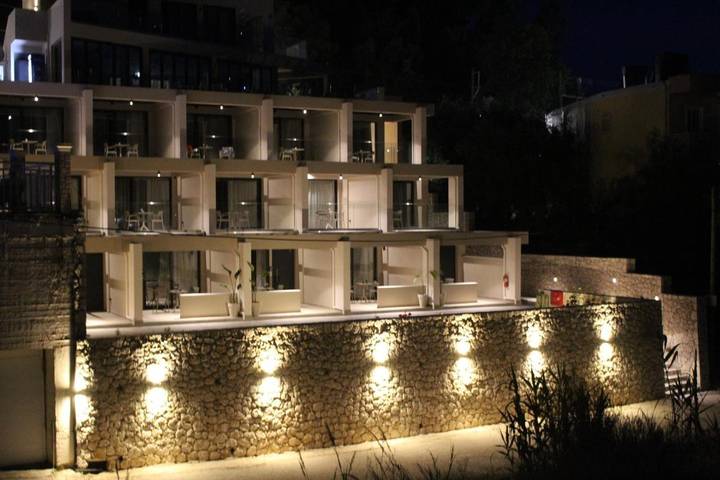 Hôtel pour 4 personnes, avec Balcon et Terrasse ainsi que Jardin et Piscine