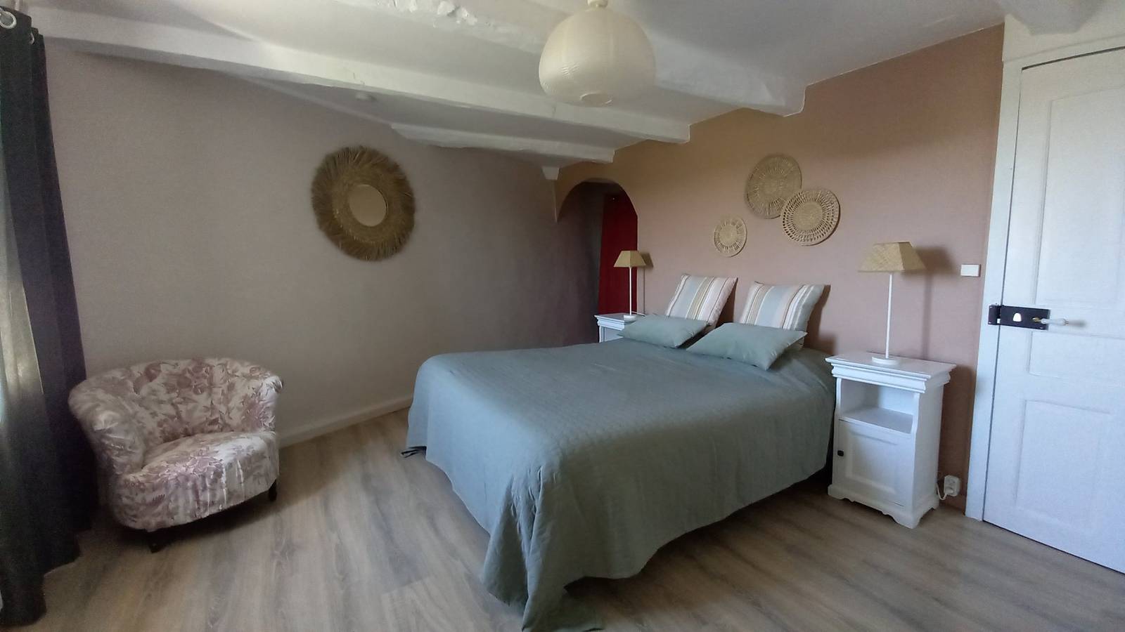 Les Chambres de Grandval : un pas de côté - Chambre Rossignol in Conques-en-Rouergue, Massif central