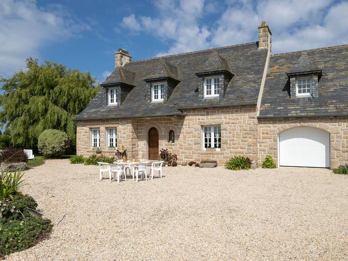 Location de vacances pour 6 personnes, avec jardin, animaux acceptés à Guimaëc