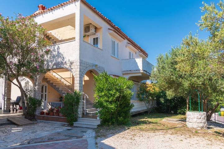 Studio für 2 Personen, mit Terrasse in Lopar