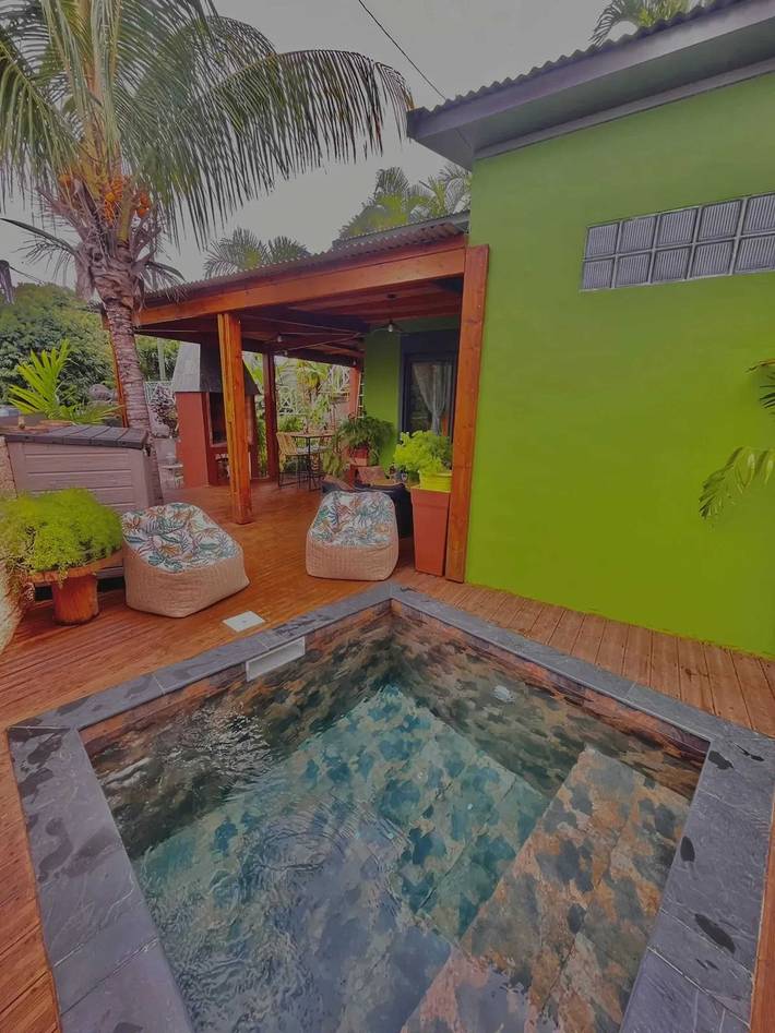 Bungalow para 4 personas, con jardín además de piscina y terraza - 1