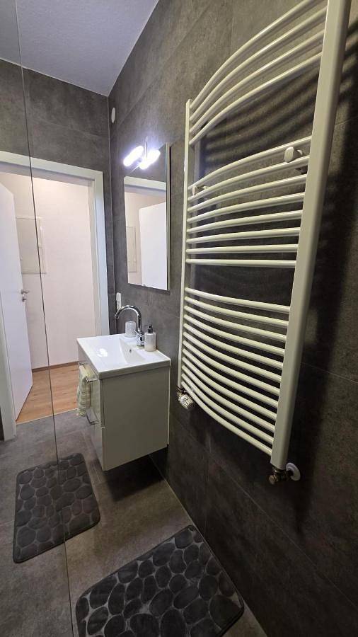 Appartement entier, Moderne 3-Zimmer-Wohnung mit separatem Eingang in Donauworth, Souabe (Bavière)