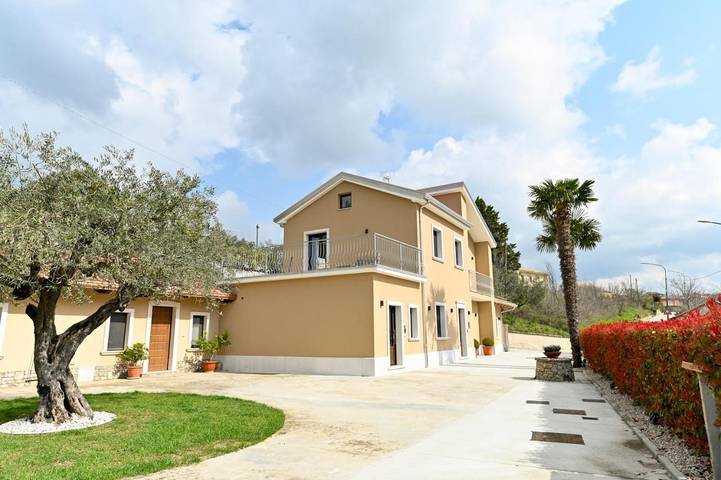 Location de vacances pour 4 personnes, avec jardin ainsi que terrasse et vue, animaux acceptés à Ariano Irpino - 4