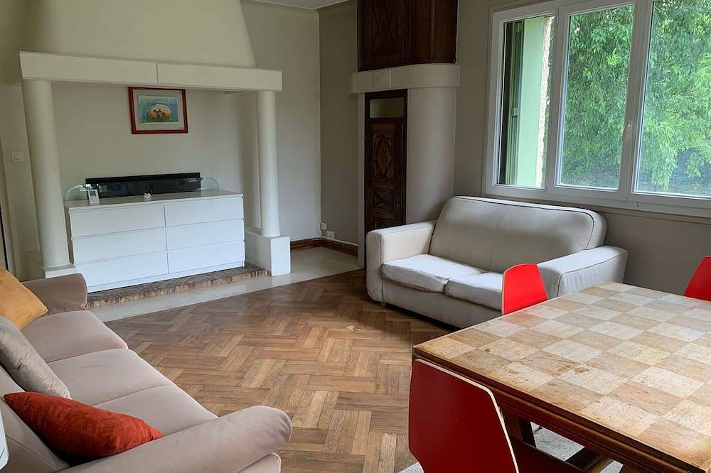 Large villa 10 minutes from the Nîmes Arena in Nimes, Region de Nimes